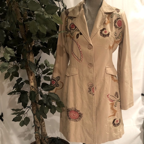 paparazzi Jackets & Blazers - NWT Paparazzi Tan Embroidered Button Down Jacket.  Size Small.